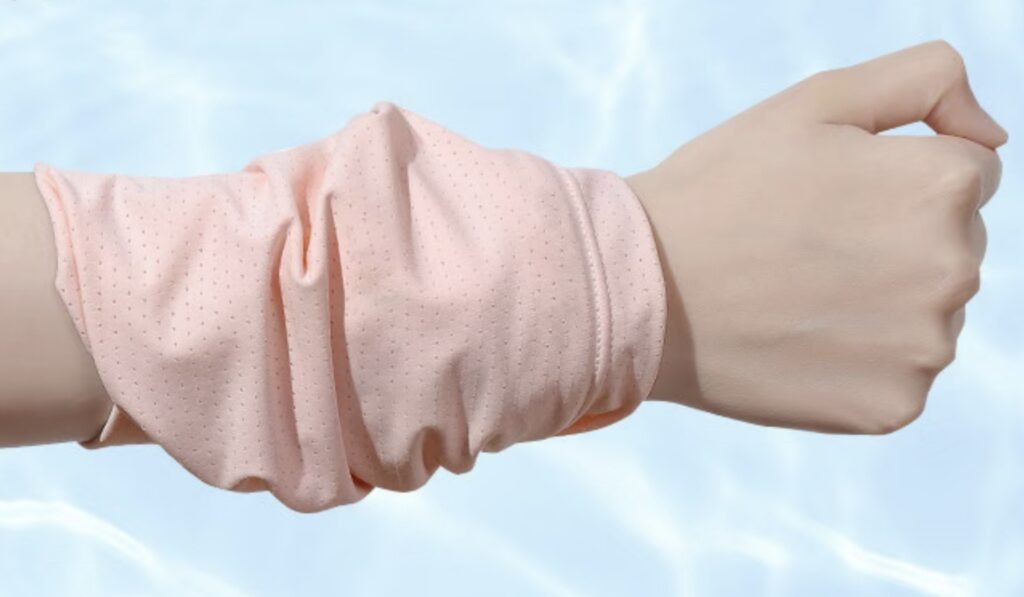 Sweat-wiping wrist towel
