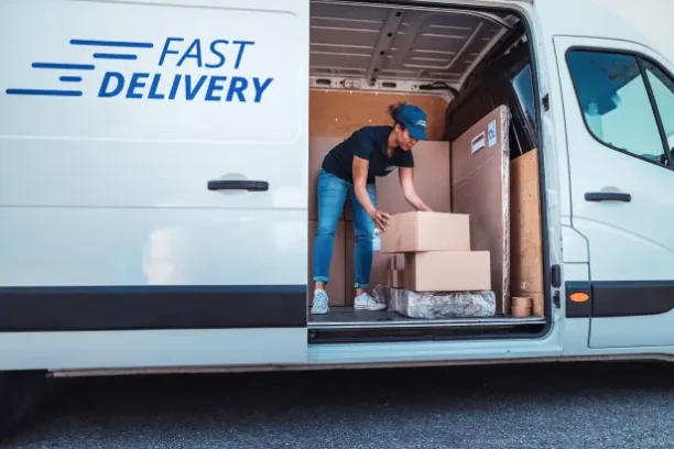 66066981f2d884346df02cbc_deliver-packages-faster-HERO